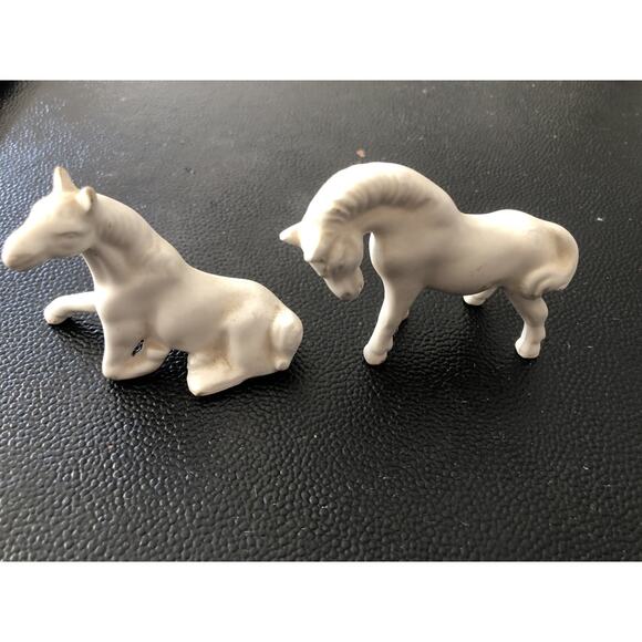 Vintage Horse Figurines Set Of 2 Small Porcelain White Made in Japan Unmarked - Picture 1 of 7